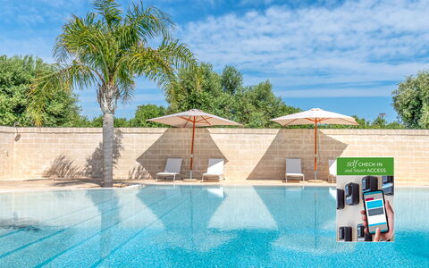 Masseria Lamagrotte: Schwimmbad, Verbundwerkstoff, Resort, Freizeit, Gartenmöbel, Schatten, Freizeitzentrum, Regenschirm, Eco Hotel, Hotel