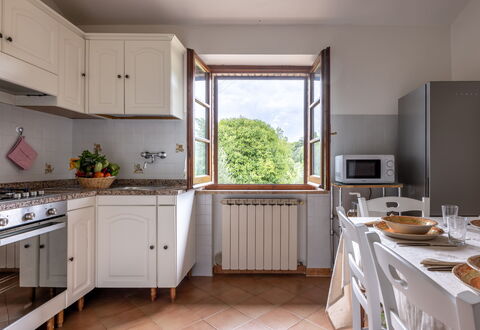 Oliveto Del Cantarello: Interior Design, Küchengerät, Küche, Holz, Möbel, Flooring, Major Appliance, Cabinetry, Countertop, Zimmer