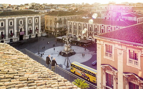 Penthouse: Gebäude, Stadt, Stadtgebiet, \Stadt, Öffentlicher Raum, Die Architektur, Strasse, Stadtplatz, Menschliche Siedlung, Mischnutzung