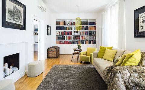 Penthouse: Möbel, Interior Design, Fussboden, Flooring, Couch, Wand, Wohnzimmer, Holzboden, Zimmer, Zuhause