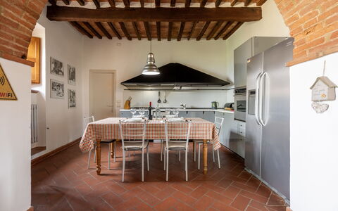 Maria Gabriella Home & Cottage: Möbel, Interior Design, Flooring, Küche, Holz, Decke, Fussboden, Countertop, Küchengerät, Stuhl