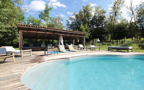 Villa Poggio Zucchino, Pool, Wellness, Piacenza: Schwimmbad, Möbel, Gartenmöbel, Resort, Stuhl, Schatten, Verbundwerkstoff, Sonnenliege, Tisch Im Freien, Freizeit