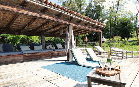 Villa Poggio Zucchino, Pool, Wellness, Piacenza: Möbel, Holz, Gartenmöbel, Hartholz, Tisch Im Freien, Schatten, Stuhl, Deck, Veranda, Outdoor Struktur