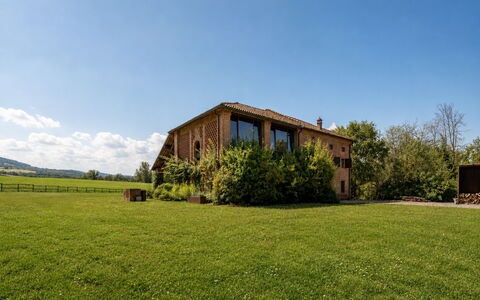 Villa Poggio Zucchino, Pool, Wellness, Piacenza: Gras, Haus, Wiese, Ländliches Gebiet, Einfach, Grundstueck, Landschaft, Hütte, Zuhause