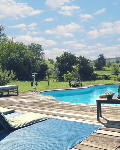 Villa Poggio Zucchino, Pool, Wellness, Piacenza: Schwimmbad, Möbel, Gartenmöbel, Stuhl, Resort, Sonnenliege, Schatten, Freizeit, Tisch Im Freien, Hinterhof