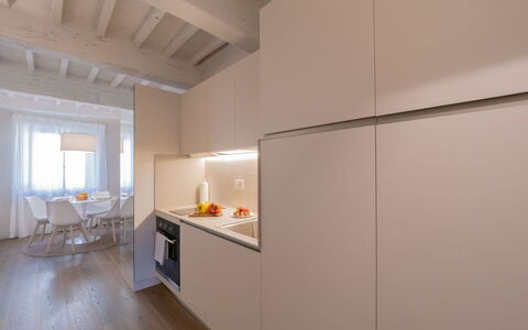 Guelfa 60: Flooring, Interior Design, Holz, Fussboden, Decke, Küche, Zimmer, Countertop, Küchengerät, Major Appliance