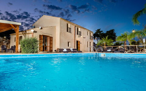Villa La Musa: Schwimmbad, Resort, Freizeit, Eco Hotel, Thermae, Gartenmöbel, Erholung, Estate, Hotel, Regenschirm