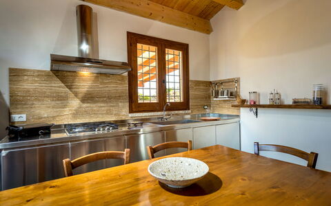 Villa La Musa: Küche, Interior Design, Countertop, Flooring, Holz, Zuhause, Decke, Möbel, Cabinetry, Küchengerät