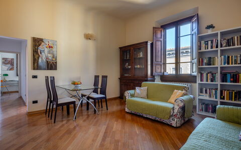 Cuore Di Firenze Apartment: Möbel, Interior Design, Flooring, Wand, Holz, Fussboden, Zimmer, Decke, Wohnzimmer, Couch