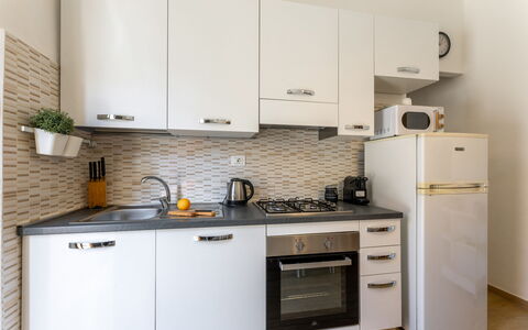 Casa La Conchiglia: Küche, Küchengerät, Countertop, Cabinetry, Major Appliance, Möbel, Holz, Interior Design, Herd, Haushaltsgerät