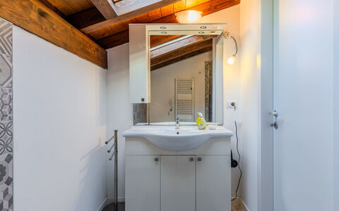 Bellavista: Flooring, Armatur, Interior Design, Fussboden, Holz, Decke, Badezimmer, Zapfhahn, Installation, Sinken