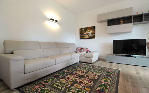 House Martina: Möbel, Interior Design, Flooring, Couch, Fussboden, Wand, Wohnzimmer, Zimmer, Holz, Decke