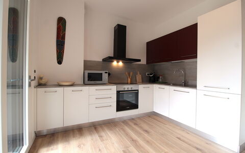 House Martina: Flooring, Küche, Interior Design, Küchengerät, Countertop, Fussboden, Cabinetry, Holz, Möbel, Holzboden