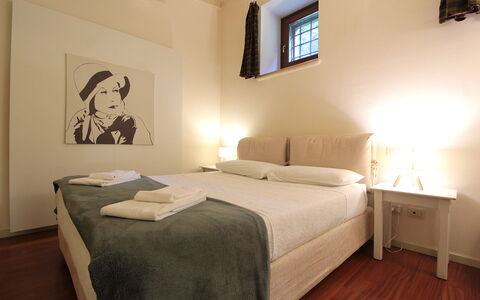 Calicantus, Verona, Pool, Wifi: Möbel, Interior Design, Schlafzimmer, Fussboden, Bett, Decke, Flooring, Zimmer, Bettdecke, Bettrahmen
