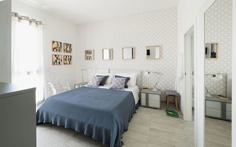 Timo: Interior Design, Flooring, Fussboden, Möbel, Wand, Schlafzimmer, Decke, Holz, Zimmer, Bett