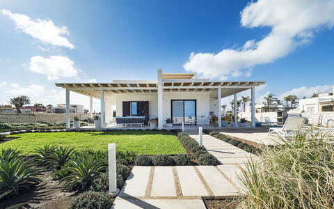 Timo: Grundstueck, Schatten, Estate, Outdoor Struktur, Garten, Landscaping, Säule, Pergola, Villa