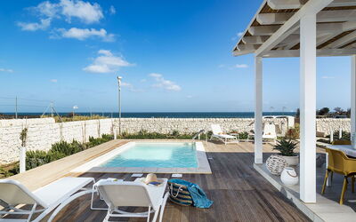 Timo: Resort, Gartenmöbel, Meer, Schwimmbad, Eco Hotel, Stuhl, Schatten, Sonnenliege, Ozean, Regenschirm