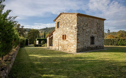 La Casina Honeymoon Cottage, Badia Agnano: Gras, Haus, Strauch, Zuhause, Grundstueck, Hütte, Bauernhaus, Ländliches Gebiet, Estate, Garten