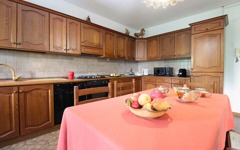 Casa Ines, Feltre: Interior Design, Küche, Holz, Flooring, Cabinetry, Möbel, Countertop, Fussboden, Zimmer, Küchengerät
