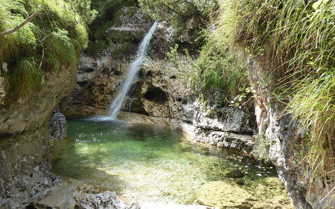 Casa Ines, Feltre: Wasservorräte, Wasser, Gewässer, Strom, Wasserfall, Wasserlauf, \Fels, Bedrock, Frühling