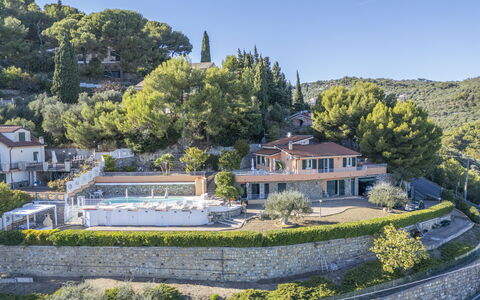 Villa Caroline, Private Pool and Seaview: Baum, Haus, Wohngebiet, Die Architektur, Zuhause, Estate, Menschliche Siedlung, Resort, Villa, Küste