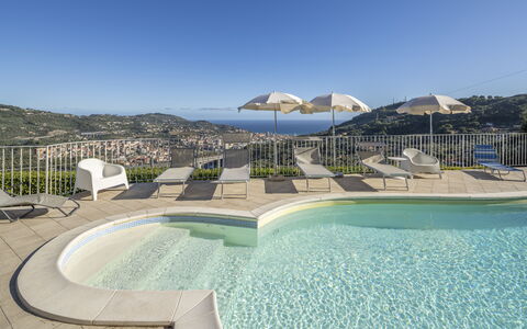 Villa Caroline, Private Pool and Seaview: Schwimmbad, Resort, Ferienort, Eco Hotel, Hotel, Balkon, Gartenmöbel, Villa