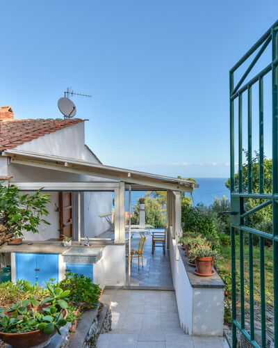 Casina Solu: Wohngebiet, Haus, Zuhause, Dach, Estate, Hütte, Balkon, Vorort, Garten, Dorf