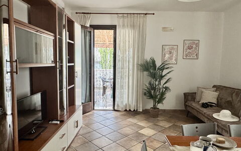 Casa Paola-connessione Starlink: Möbel, Flooring, Interior Design, Fussboden, Holz, Zimmer, Wohnzimmer, Beleuchtung, Decke, Tabelle