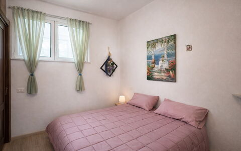 Casa di Bruna Seaview, Albenga: Bett, Möbel, Fussboden, Interior Design, Schlafzimmer, Flooring, Wand, Bedding, Bettdecke, Zimmer