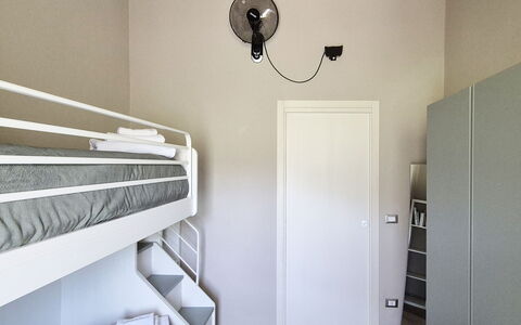 Villa Pietra With Pool On Piemonte Hills: Schlafzimmer, Bett, Interior Design, Fussboden, Flooring, Möbel, Bettdecke, Bedding, Zimmer, Bettrahmen