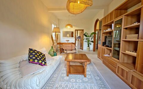 Villetta Tonfano: Möbel, Interior Design, Flooring, Fussboden, Holz, Decke, Couch, Wohnzimmer, Zimmer, Zuhause