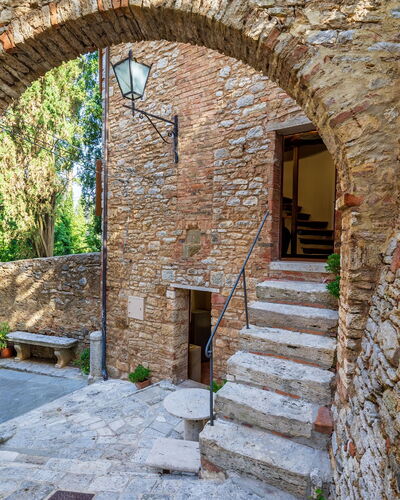 Torre di Serre: Wand, Steinwand, Backstein, Mauerwerk, Flagstone, Cobblestone, Zimmerpflanze, Treppe, Ruinen