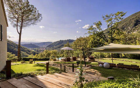Villa Chiovada: Bergforms, Natürliche Landschaft, Hügel, Landschaft, Hochland, Ländliches Gebiet, Bergstation, Gebirge, Garten, Senke