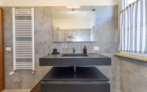 Enda: Flooring, Interior Design, Armatur, Wand, Fussboden, Bad Sink, Sinken, Badezimmer, Zapfhahn, Decke