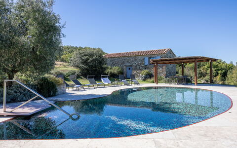 Il Gabbro, Luxury Experience: Blau, Wasser, Schwimmbad, Reflexion, Reservoir, Water Feature, Reflecting Pool, Teich