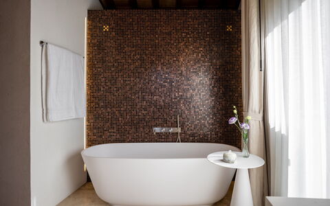 Il Gabbro, Luxury Experience: Wand, Armatur, Interior Design, Flooring, Badezimmer, Badewanne, Braun, Fussboden, Beleuchtung, Installation