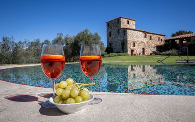 Il Gabbro, Luxury Experience: Dämmerung, Reflexion, Abend, Water Feature, Meteorologisches Phänomen, Reflecting Pool, Schwimmbad, Teich, Sonnenuntergang