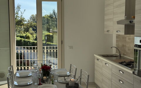Villa al Glicine: Möbel, Interior Design, Flooring, Holz, Küche, Fussboden, Countertop, Zimmer, Major Appliance, Beleuchtung