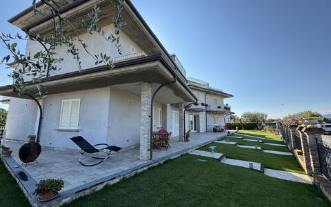 Villa al Glicine: Wohngebiet, Zuhause, Haus, Die Architektur, Dach, Estate, Balkon, Villa, Hazienda, Villa