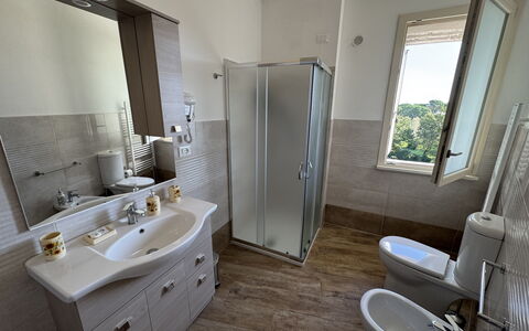 Villa al Glicine: Flooring, Armatur, Fussboden, Interior Design, Sinken, Badezimmer, Installation, Zimmer, Zapfhahn, Bad Sink