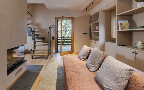 Casa Gibel: Flooring, Interior Design, Fussboden, Wand, Möbel, Holz, Holzboden, Zimmer, Couch, Wohnzimmer
