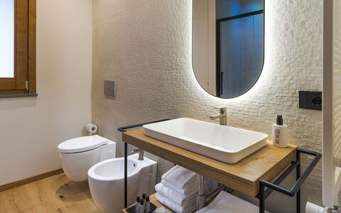 Casa Gibel: Wand, Interior Design, Armatur, Badezimmer, Flooring, Bad Sink, Sinken, Zapfhahn, Spiegel, Fussboden