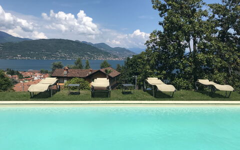 Alina Villa: Bergforms, Berg, Schwimmbad, Hügel, Resort, Gebirge, Gartenmöbel, Bergstation, Eco Hotel, Ferienort