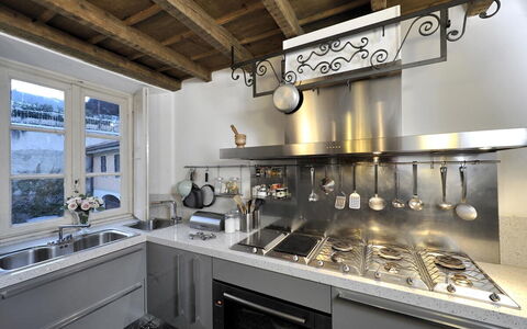 Gallietta: Küche, Countertop, Küchengerät, Major Appliance, Interior Design, Herd, Cabinetry, Decke, Armatur, Haushaltsgerät