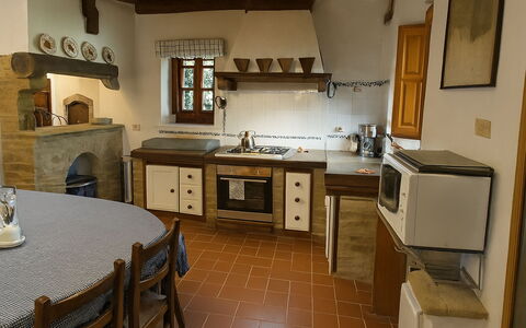 Novellina: Küche, Interior Design, Flooring, Holz, Möbel, Küchengerät, Countertop, Decke, Cabinetry, Zimmer