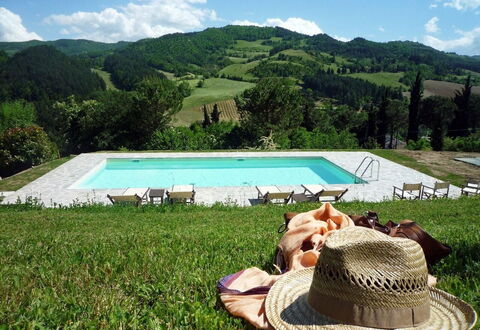 Torre Fantini: Freizeit, Hügel, Erholung, Schwimmbad, Urlaub, Gartenmöbel, Bergstation, Garten, Rasen, Bauernhaus
