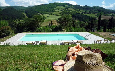 Torre Fantini: Freizeit, Hügel, Erholung, Schwimmbad, Urlaub, Gartenmöbel, Bergstation, Garten, Rasen, Bauernhaus