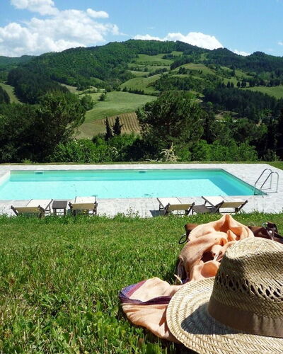 Torre Fantini: Freizeit, Hügel, Erholung, Schwimmbad, Urlaub, Gartenmöbel, Bergstation, Garten, Rasen, Bauernhaus