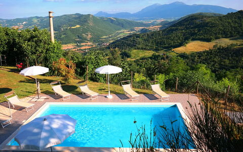 Villa Altavista: Bergforms, Hügel, Berg, Gebirge, Hochland, Bergstation, Grat, Senke, Gartenmöbel, Schwimmbad