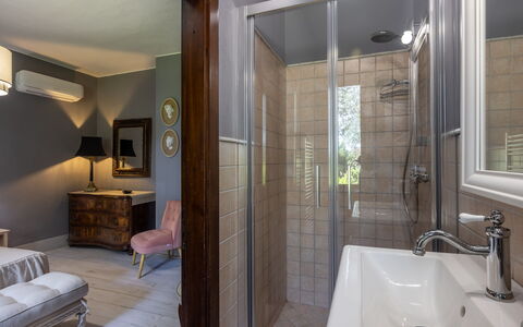 Podere la Botte, Pool, Lari: Interior Design, Wand, Flooring, Fussboden, Armatur, Badezimmer, Decke, Beleuchtung, Zimmer, Möbel